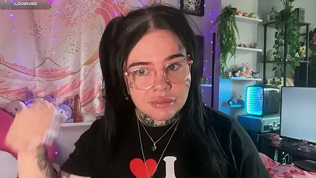 BigBootyHolly online show from 27, 7, 2026