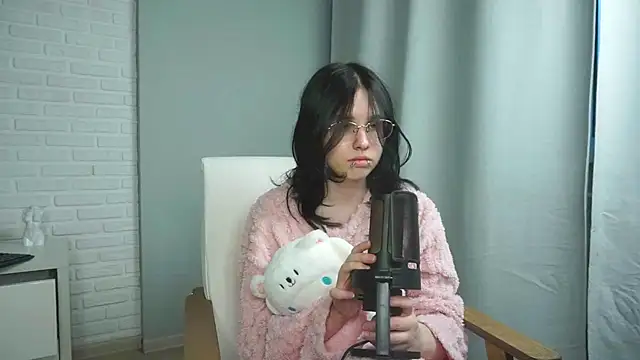 CloudyLina online show from 12, 5, 2026
