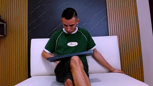 Isak Berekoa online show from 4, 6, 2026