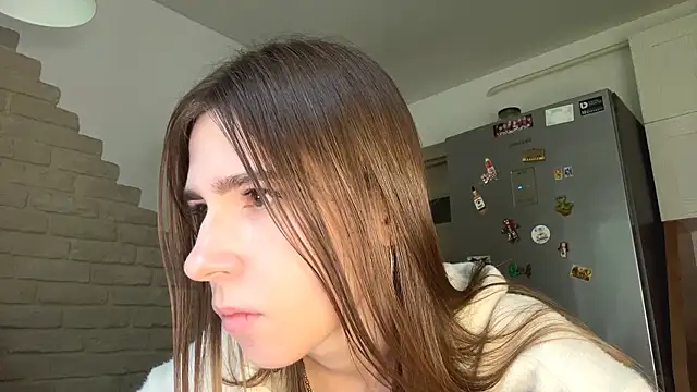Snapshot of ZaraGuyette chatting on 7, 7, 2026 ZaraGuyette online show from 7, 7, 2026