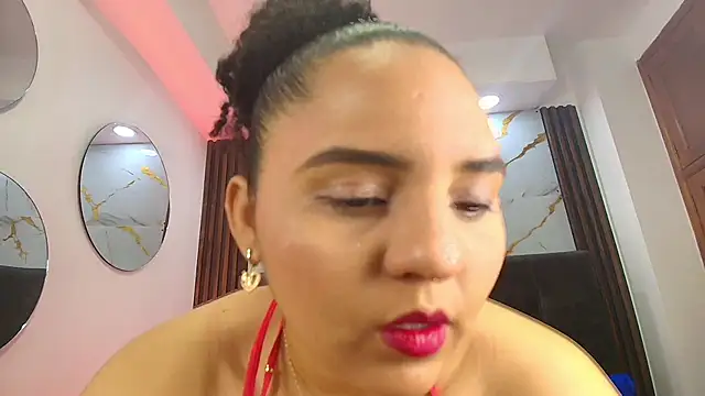 Snapshot of Sol__Latina chatting on 19, 5, 2026 Sol Latina online show from 19, 5, 2026