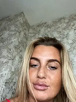 Snapshot of CharlottemilfUKx chatting on 14, 5, 2026 CharlottemilfUKx online show from 14, 5, 2026