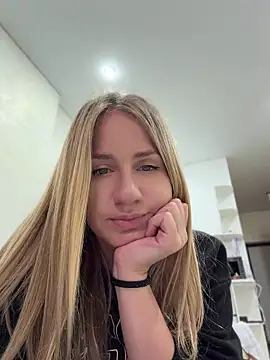 Snapshot of AnnaMist_ chatting on 3, 7, 2026 AnnaMist online show from 3, 7, 2026