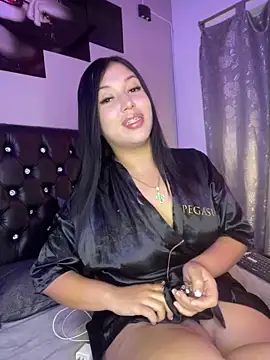 Cheerryloverss online show from 4, 6, 2026