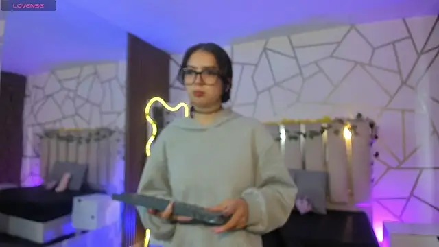andrea tay1 online show from 23, 7, 2026