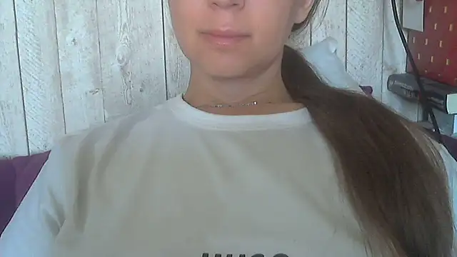Snapshot of Bella--White chatting on 26, 5, 2026 Bella--White online show from 26, 5, 2026