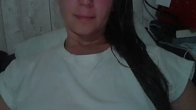 Snapshot of Bella--White chatting on 7, 6, 2026 Bella--White online show from 7, 6, 2026