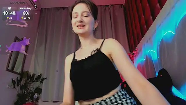 SummerLilaa online show from 8, 6, 2026
