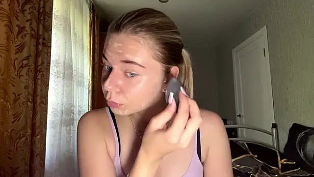 HoneysPiee online show from 8, 7, 2026