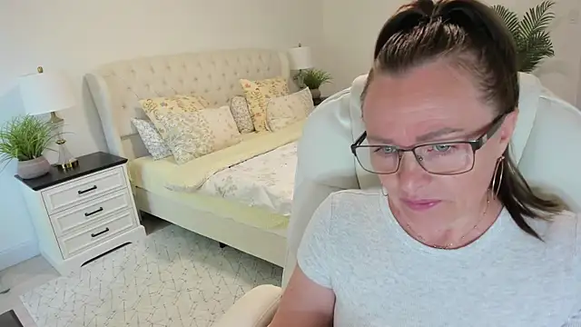 Snapshot of Vika73 chatting on 3, 6, 2026 Vika73 online show from 3, 6, 2026
