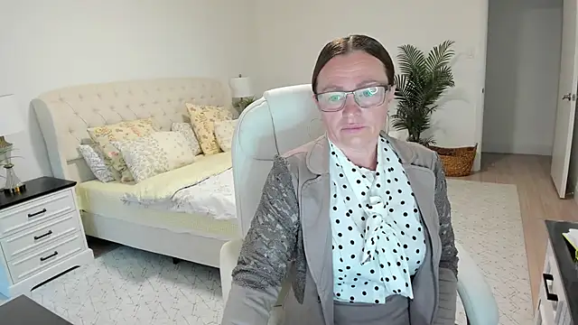 Snapshot of Vika73 chatting on 4, 6, 2026 Vika73 online show from 4, 6, 2026