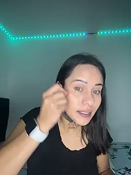 MadisonYoung000 online show from 22, 5, 2026