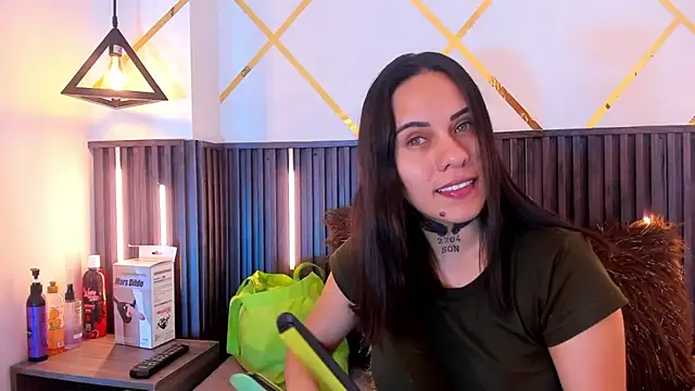 MadisonYoung000 online show from 7, 7, 2026