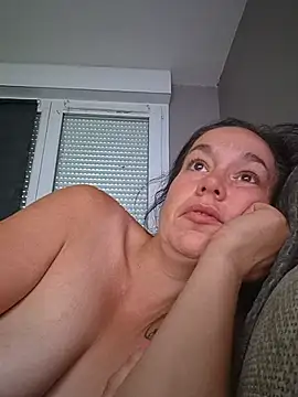 adelinegirly online show from 14, 7, 2026
