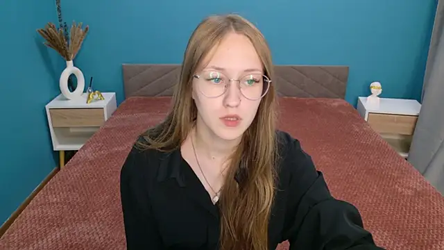 Snapshot of Calista_Everleig chatting on 9, 6, 2026 Calista Everleig online show from 9, 6, 2026