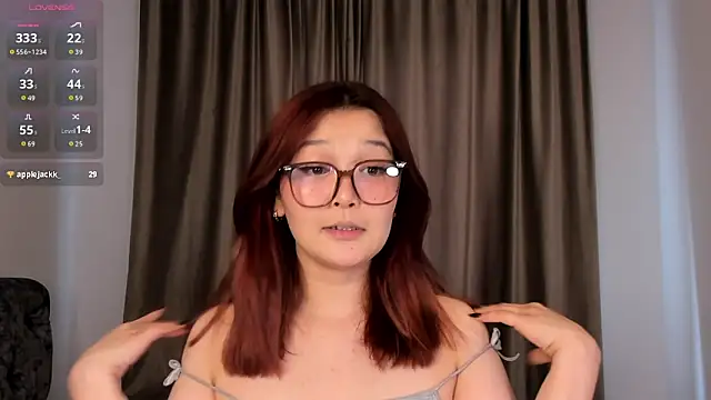 Snapshot of laylasweet_ chatting on 7, 6, 2026 laylasweet online show from 7, 6, 2026