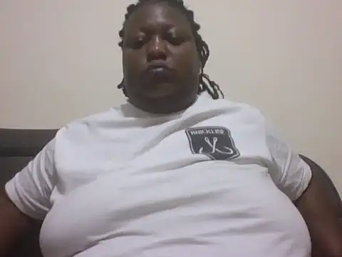 Snapshot of fat_ebonyqueen chatting on 8, 6, 2026 fat ebonyqueen online show from 8, 6, 2026