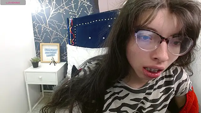 Snapshot of Allyshon_ chatting on 29, 6, 2026 Allyshon online show from 29, 6, 2026