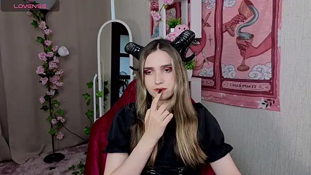 NocturneHuntress online show from 27, 6, 2026