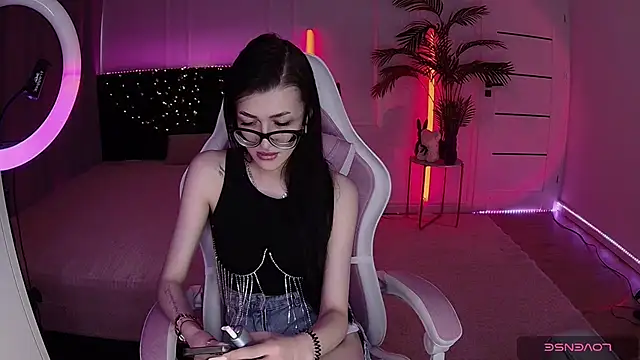 Snapshot of Ariella_Me chatting on 1, 6, 2026 Ariella Me online show from 1, 6, 2026
