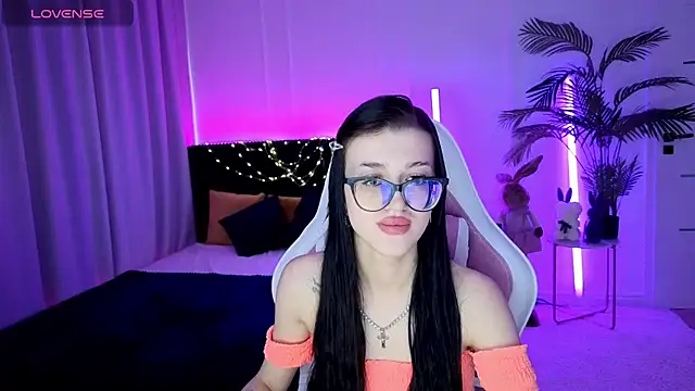 Snapshot of Ariella_Me chatting on 9, 7, 2026 Ariella Me online show from 9, 7, 2026