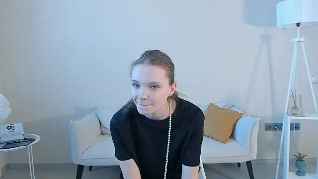 EstelleCondra online show from 20, 5, 2026