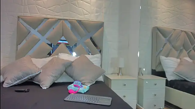 Snapshot of valentinasu chatting on 27, 5, 2026 valentinasu online show from 27, 5, 2026