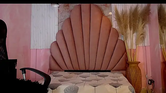 Kyomi Hunt online show from 12, 6, 2026