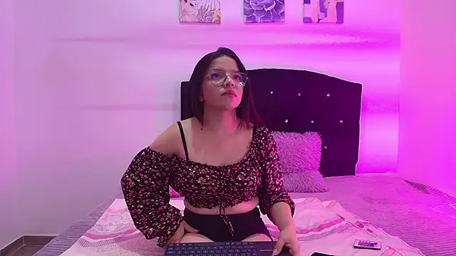 Snapshot of Samantha__Velvet chatting on 27, 5, 2026 Samantha Velvet online show from 27, 5, 2026