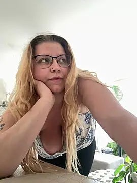 LucieLouBabe online show from 12, 6, 2026