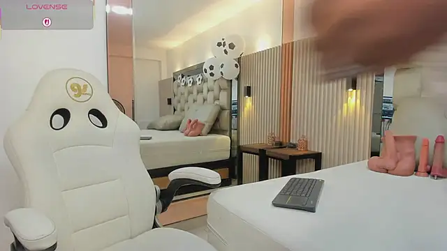 Snapshot of madelein_fosterr chatting on 1, 7, 2026 madelein fosterr online show from 1, 7, 2026