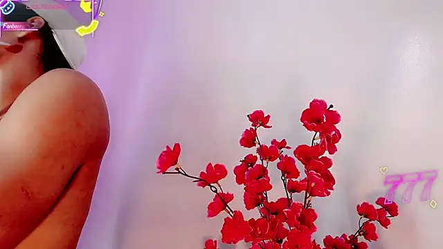 Snapshot of SophiaWild_ chatting on 5, 6, 2026 SophiaWild online show from 5, 6, 2026