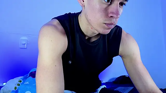 Snapshot of Luke_Muscle chatting on 25, 5, 2026 Luke Muscle online show from 25, 5, 2026