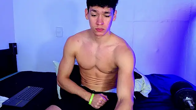 Snapshot of Luke_Muscle chatting on 4, 6, 2026 Luke Muscle online show from 4, 6, 2026