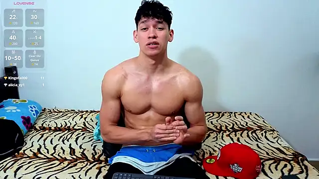 Snapshot of Luke_Muscle chatting on 20, 6, 2026 Luke Muscle online show from 20, 6, 2026