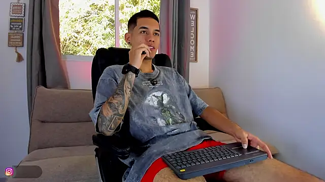 Snapshot of NickCopeer_ chatting on 28, 7, 2026 NickCopeer online show from 28, 7, 2026