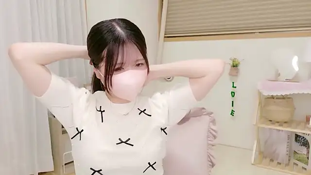 Yuinyaaa online show from 4, 6, 2026
