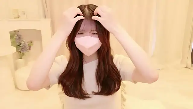 Yuinyaaa online show from 9, 6, 2026