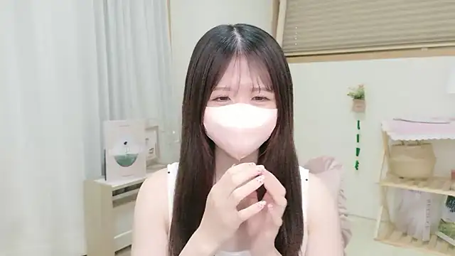 Yuinyaaa online show from 15, 6, 2026
