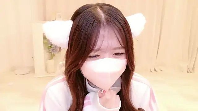 Yuinyaaa online show from 28, 6, 2026