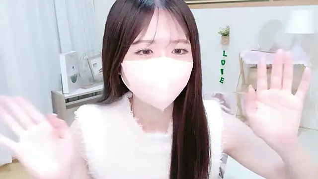 Yuinyaaa online show from 30, 6, 2026