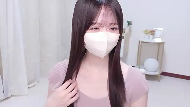 Yuinyaaa online show from 18, 7, 2026