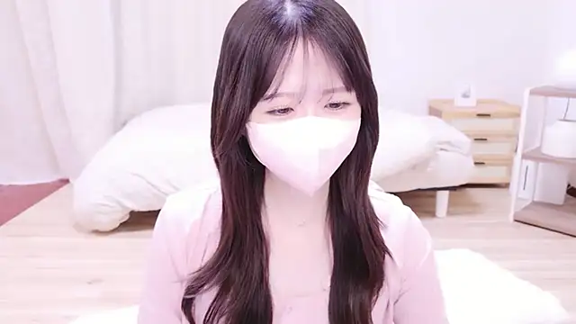 Yuinyaaa online show from 19, 7, 2026