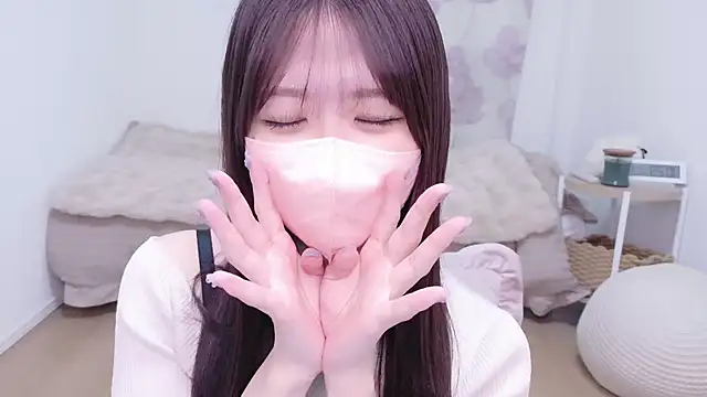 Yuinyaaa online show from 8, 8, 2026