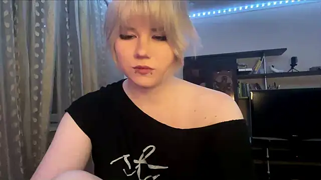 Snapshot of HelloKinki chatting on 3, 7, 2026 HelloKinki online show from 3, 7, 2026