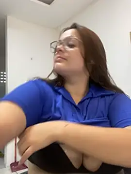 Laryssinha 69 online show from 14, 7, 2026