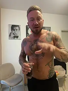 HotHotPursuit1 online show from 4, 7, 2026