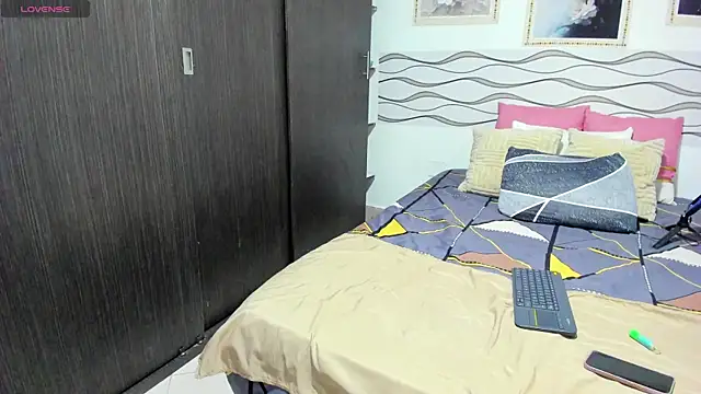 Snapshot of queenceleste69 chatting on 30, 5, 2026 queenceleste69 online show from 30, 5, 2026