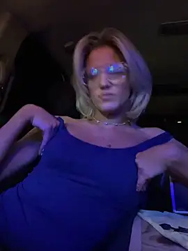 ReverseCowgirl713 online show from 30, 5, 2026