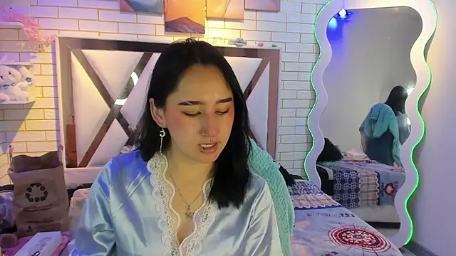 Lua bloom  online show from 5, 7, 2026